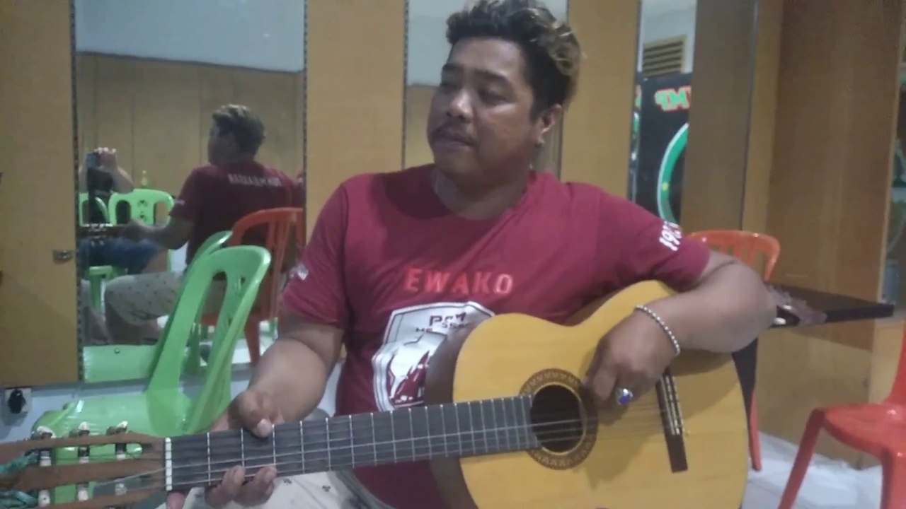 menunggu berbuka puasa abang ojol ini iseng nyanyi lagu tinggal kenangan dengan sangat menyentuh dan buat baper