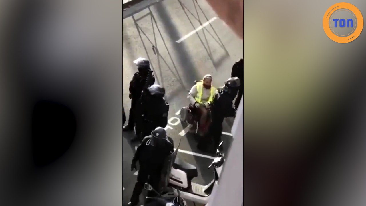 Un gilet jaune en fauteuil roulant se fait gazer !