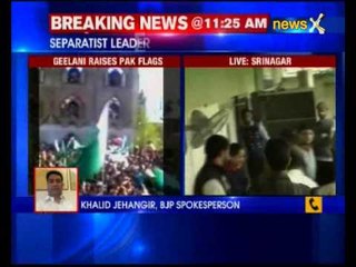 Geelani visits passport office in Srinagar to complete formalities