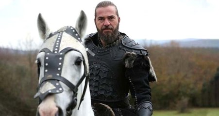 Engin Altan Düzyatan'ın Elleri Sosyal Medyada Olay Oldu