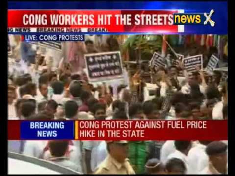 Congress launches protest against BJP over fuel prices in Mumbai