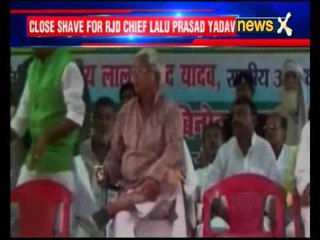 Ceiling fan falls on Lalu Prasad Yadav during election rally