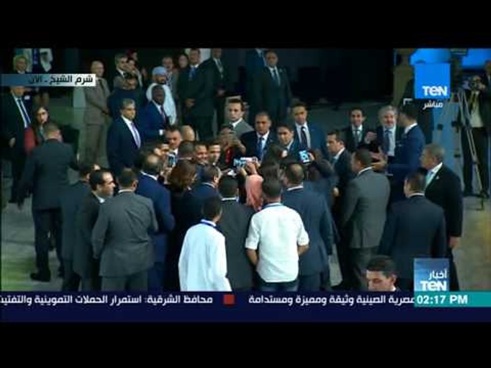 سيلفي السيسي مع شباب منتدى شباب العالم