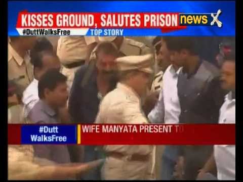 Actor Sanjay Datt walks out from Pune's Yerwada Jail
