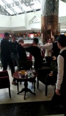 İstanbul'daki Ünlü Avm'de "Çöp Döktün" İddiasına Dayak Kamerada