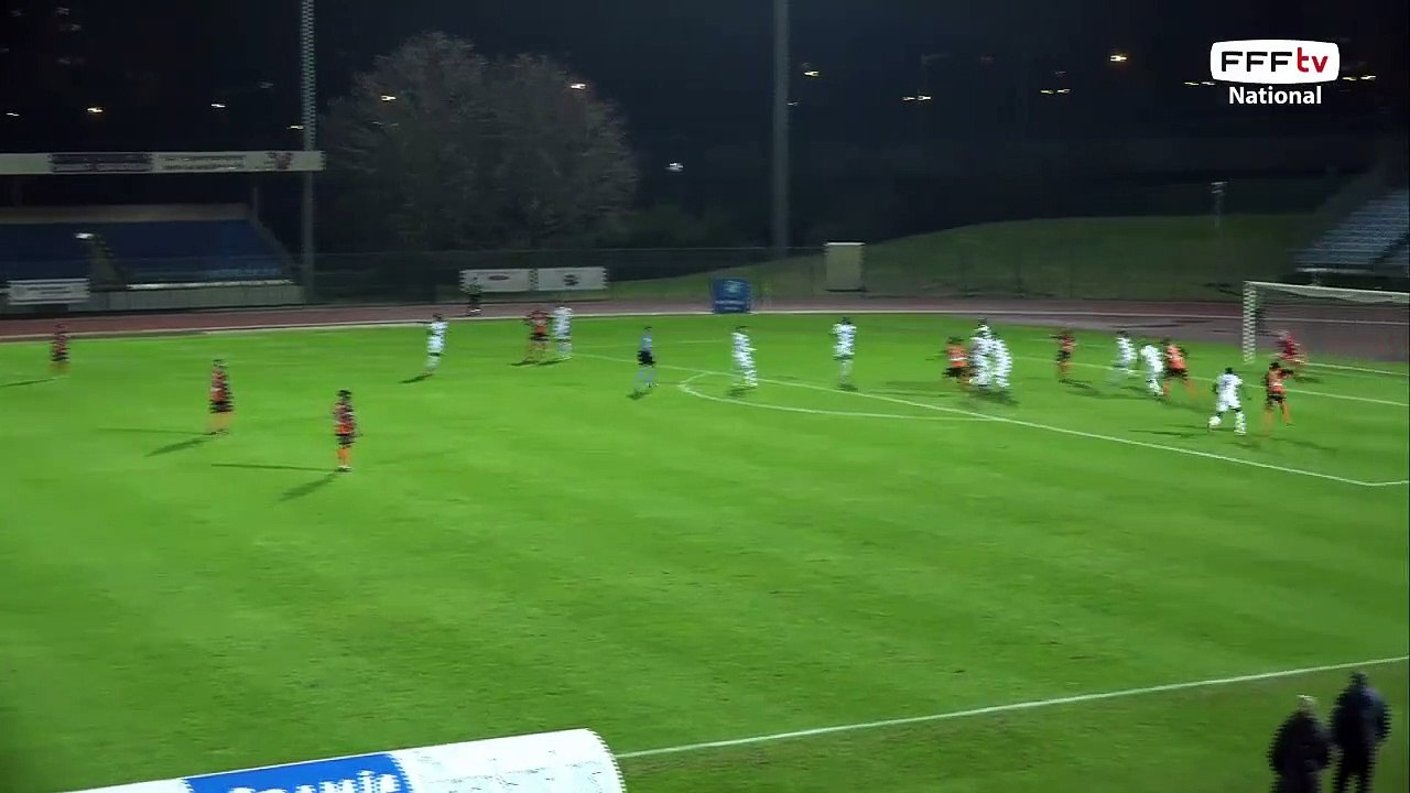 DEMBELE trouve le poteau de la tête!
