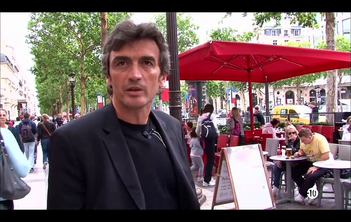 DANS LES COULISSES DES CHAMPS-ELYSÉES