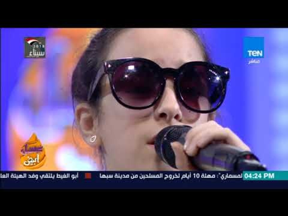 عسل أبيض - في عرض أزياء تنكري.. طفلة تقلد أم كل...