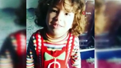 Soğuk evde aç bir şekilde annelerinin işten gelmesini bekleyen 2 çocuğun hali yürek burkuyor