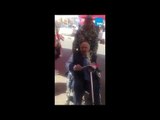 الرئيس | جندي يساعد رجل مسن يصر على  الإدلاء بصوته في الانتخابات رغم ظروفه الصحية