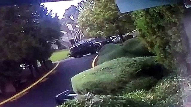 Il perd le controle de son camion et fini sa route dans une maison