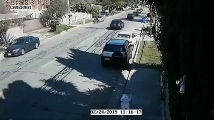 Ce cycliste n'aurait vraiment pas dû envoyer un texto en roulant