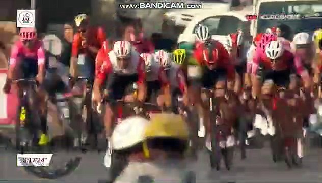 Cyclisme - UAE Tour - Sam Bennett remporte la 7e et dernière étape devant Fernando Gaviria