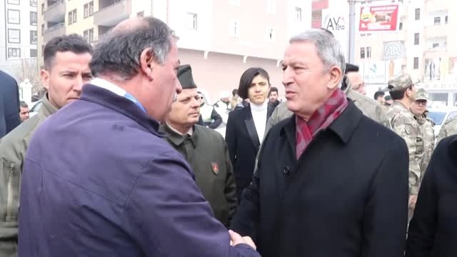 Milli Savunma Bakanı Hulusi Akar, Şehit Yakınlarıyla Bir Araya Geldi (1)