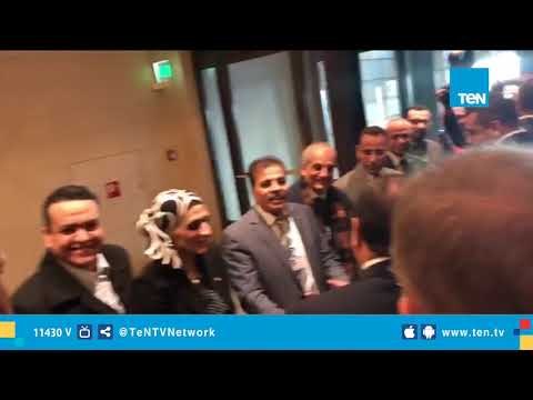 الرئيس السيسي يصافح الوفد الإعلامي المرافق له في ألمانيا