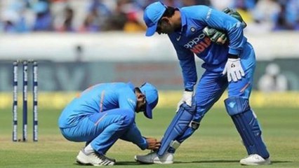 India vs Australia, 1st ODI: Rohit sharma Ties MS Dhoni's Laces, Wins heart | वनइंडिया हिंदी