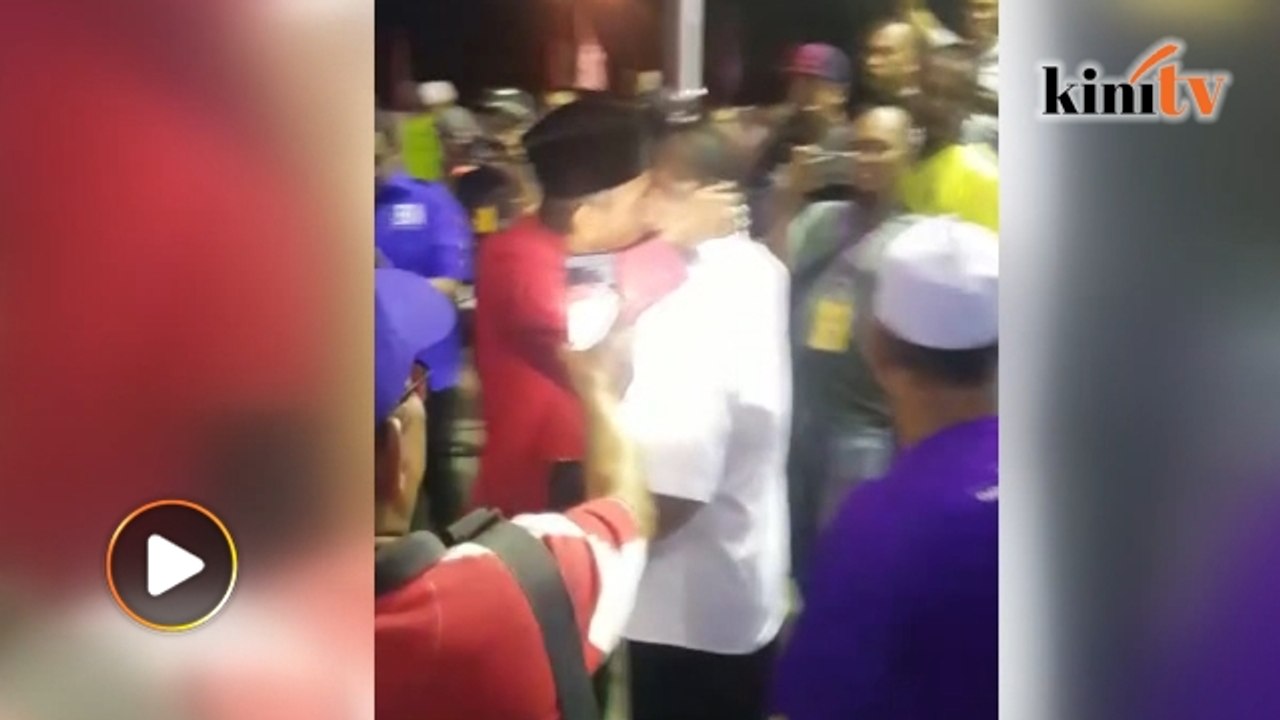 "Terima kasih PAS", penyokong BN nyanyi lagu depan Takiyuddin