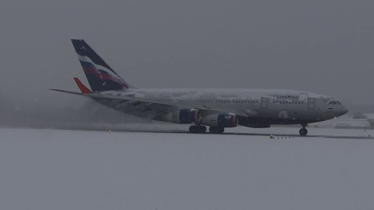 Close up! II-96-300 Aeroflot 'Heavy Snow Storm Take off' at LOWS-Salzburg Airport 08.01.2011