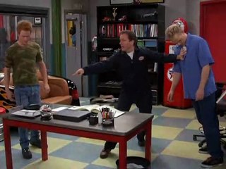 Titus S02E13 - the smell of success