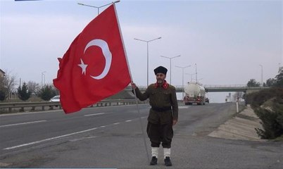 Tek başına Çanakkale'ye yürüyor