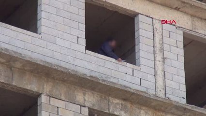 Kahramanmaraş İnşaatın 6'ncı Katında İntihara Kalkıştı, Polis İkna Etti