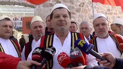 Ora News – Protesta për vendosjen e shtatores së Skënderbeut në Lezhë