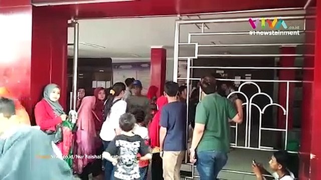 Jenguk Ahmad Dhani, Al dan Dul Jadi Rebutan Ibu-ibu