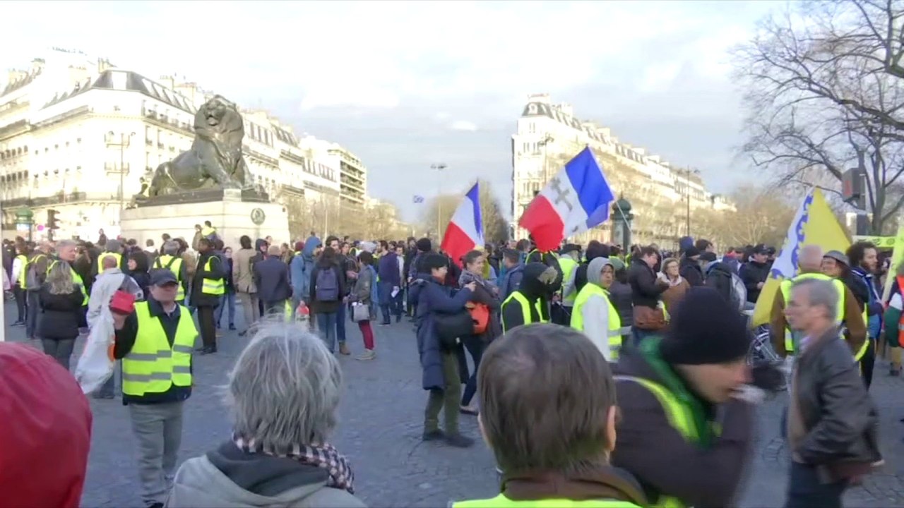 Les gilets jaunes se sont dispersés dans le calme sur la place Denfert-Rochereau