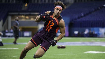 Josh Oliver contorts for impressive one-handed grab