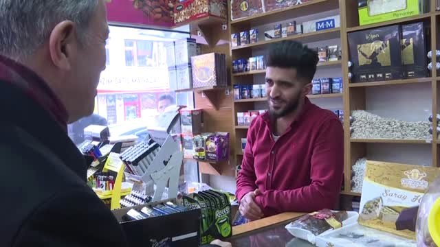 Milli Savunma Bakanı Akar, Esnaf Ziyaretinde Bulundu