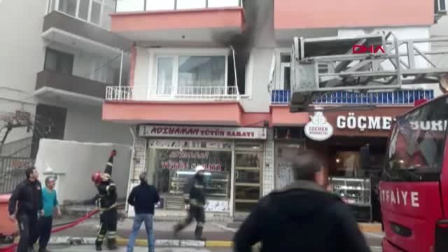 Kocaeli Apartmanın 1'inci Katında Yangın Çıktı: 10 Kişi Dumandan Etkilendi