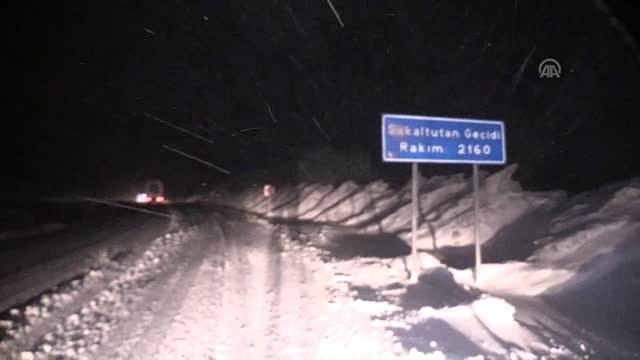 Erzincan'da Ulaşıma Kar ve Tipi Engeli