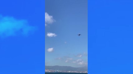 Les images impressionnantes d’un avion de British Airways malmené par le vent