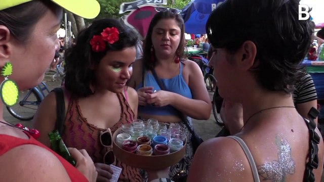 Elle fabrique des paillettes biodégradables pour le carnaval de Rio