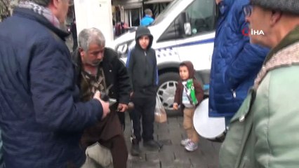 Taksim’de çocuklarıyla zurna çalan adamdan ilginç savunma: “Çocuk baba mesleğini öğreniyor”