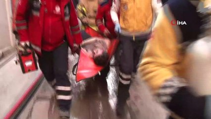 - Beyoğlu’ Asmalımescit’te bir apartmanda yandın çıktı. İlk belirlemelere göre dumandan etkilenen 4 kişi ambulansla hastaneye kaldırılırken olay yerine çok sayıda itfaiye ekibi sevk edildi.