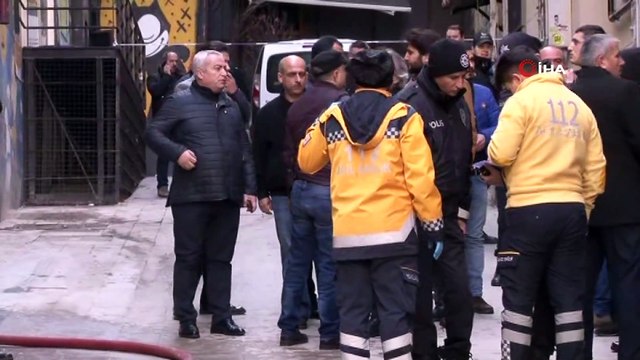 Beyoğlu'ndaki yangın faciası...Beyoğlu Belediye Başkanı Ahmet Misbah Demircan ve Beyoğlu Kaymakamı Mustafa Demirelli olay yerinde incelemelerde bulundu