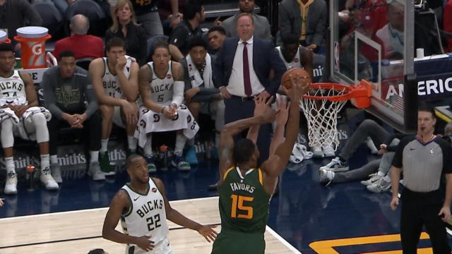Favors throws down one-handed slam