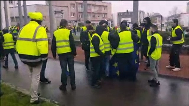 Gilets jaunes : le retrait du drapeau européen sur le parvis de la mairie de Forbach