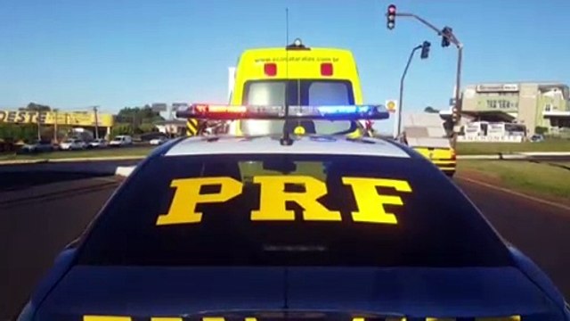 Carro bate em mureta e deixa trânsito no Trevo Cataratas parcialmente interditado