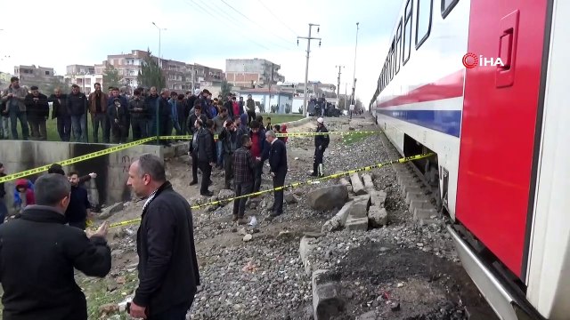 Raylarda müzik dinlerken tren çarptı