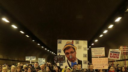 Miles de serbios denuncian "las mentiras de Aleksandar Vucic"