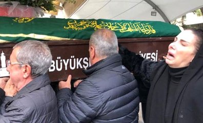 Şarkıcı Tuğba Özerk, Babasını Gözyaşları İçinde Son Yolculuğuna Uğurladı