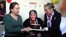 100'üncü yaş gününü hastanede kutladı - İZMİR