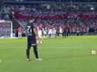 Ferreira scores stunning free kick from acute angle for River Plate