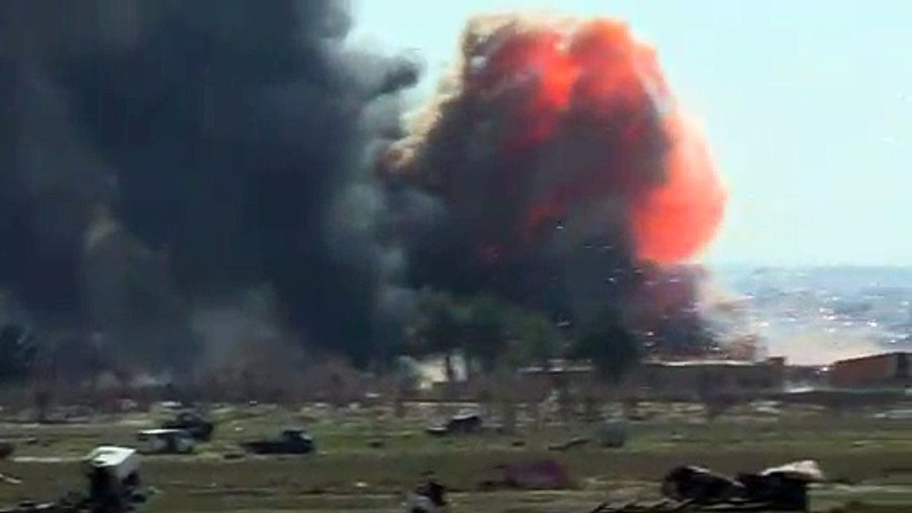 Bombings on Baghouz as Syria force battles into last jihadist pocket