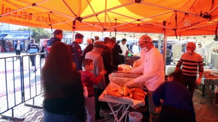 Festivalde 6 ton ekmek arası kefal dağıtıldı - MUĞLA