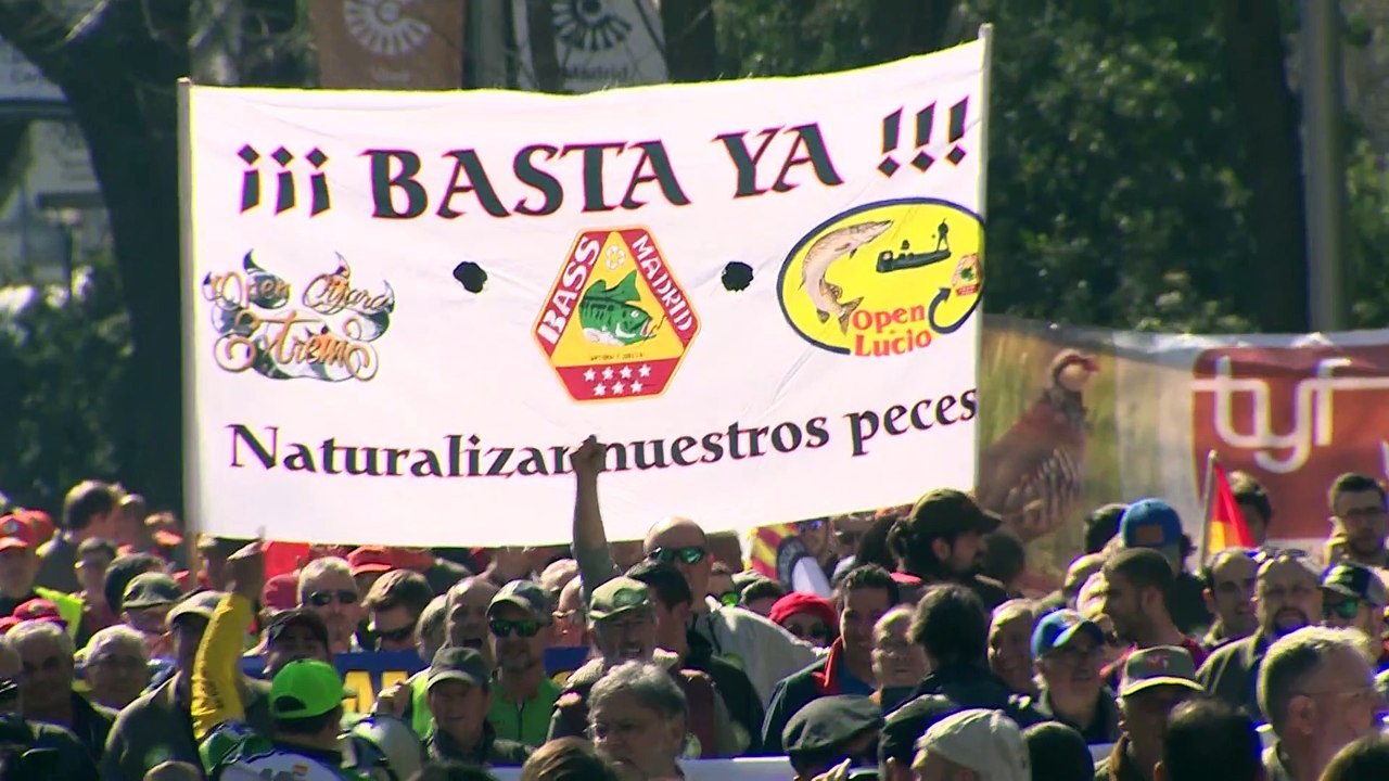 El mundo rural se manifiesta para defenderse del "acoso" de animalistas