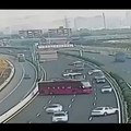 Un bus fait demi-tour sur l'autoroute pour ne pas prendre un péage !