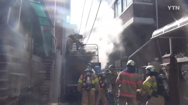 주택가 골목에 주차된 화물트럭에 화재 / YTN